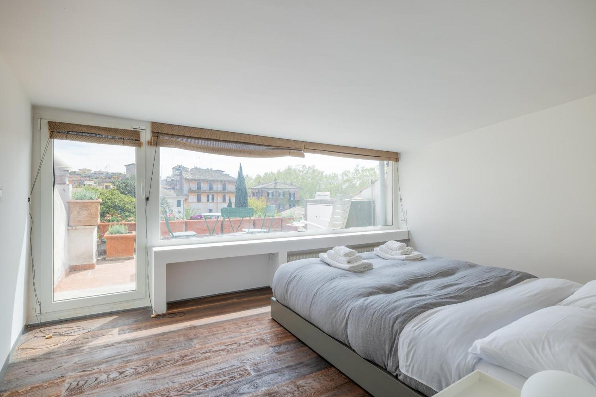 Farnesi Terrace Penthouse Apartment