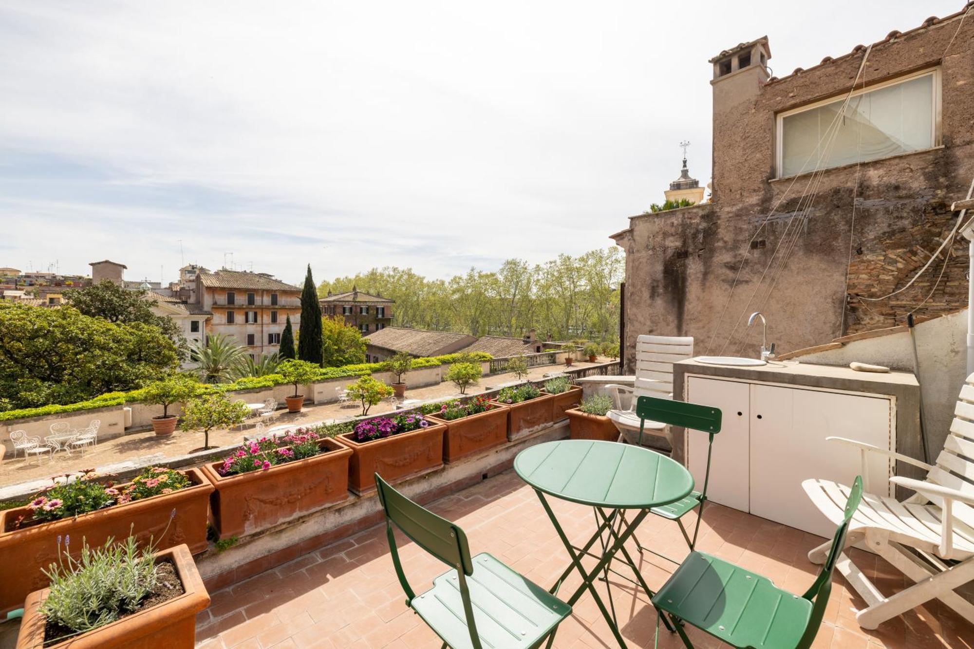 Farnesi Terrace Penthouse Apartment Rome