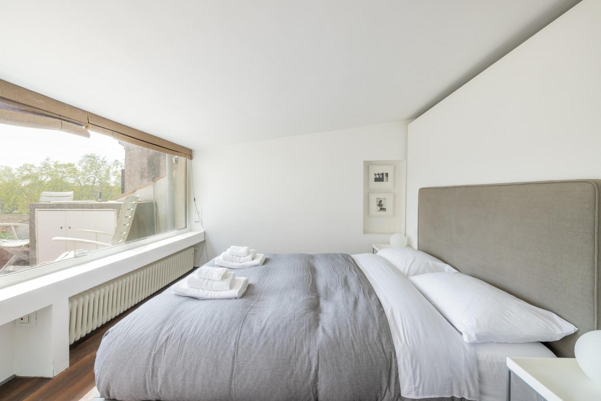 Farnesi Terrace Penthouse Apartment